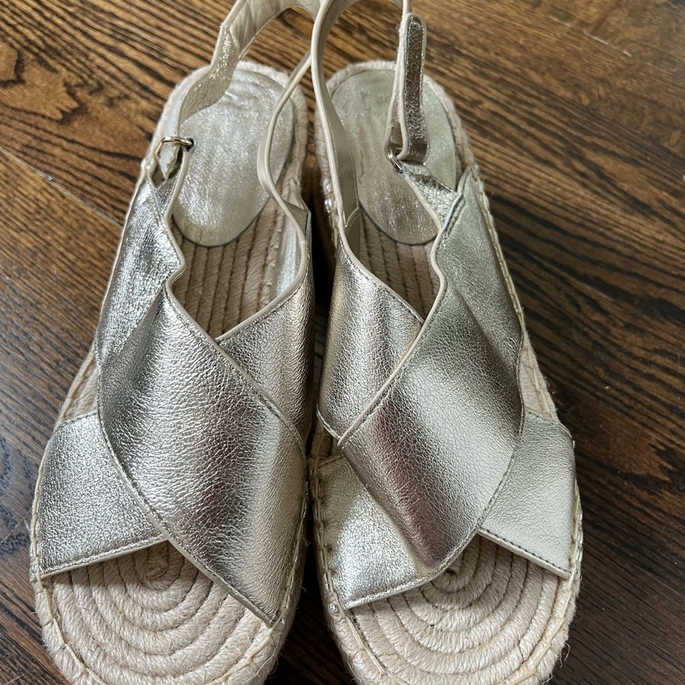 NWT Size 10 Marc Fisher platform sandals